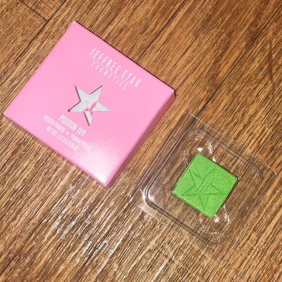 Jeffree Star Artistry Single in Poison Ivy Shade Bright Green Metallic Eyeshadow - Picture 1 of 5